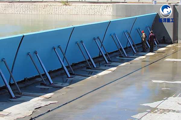 城市污水处理厂液压上翻门如何选型？安装与运行要点解析